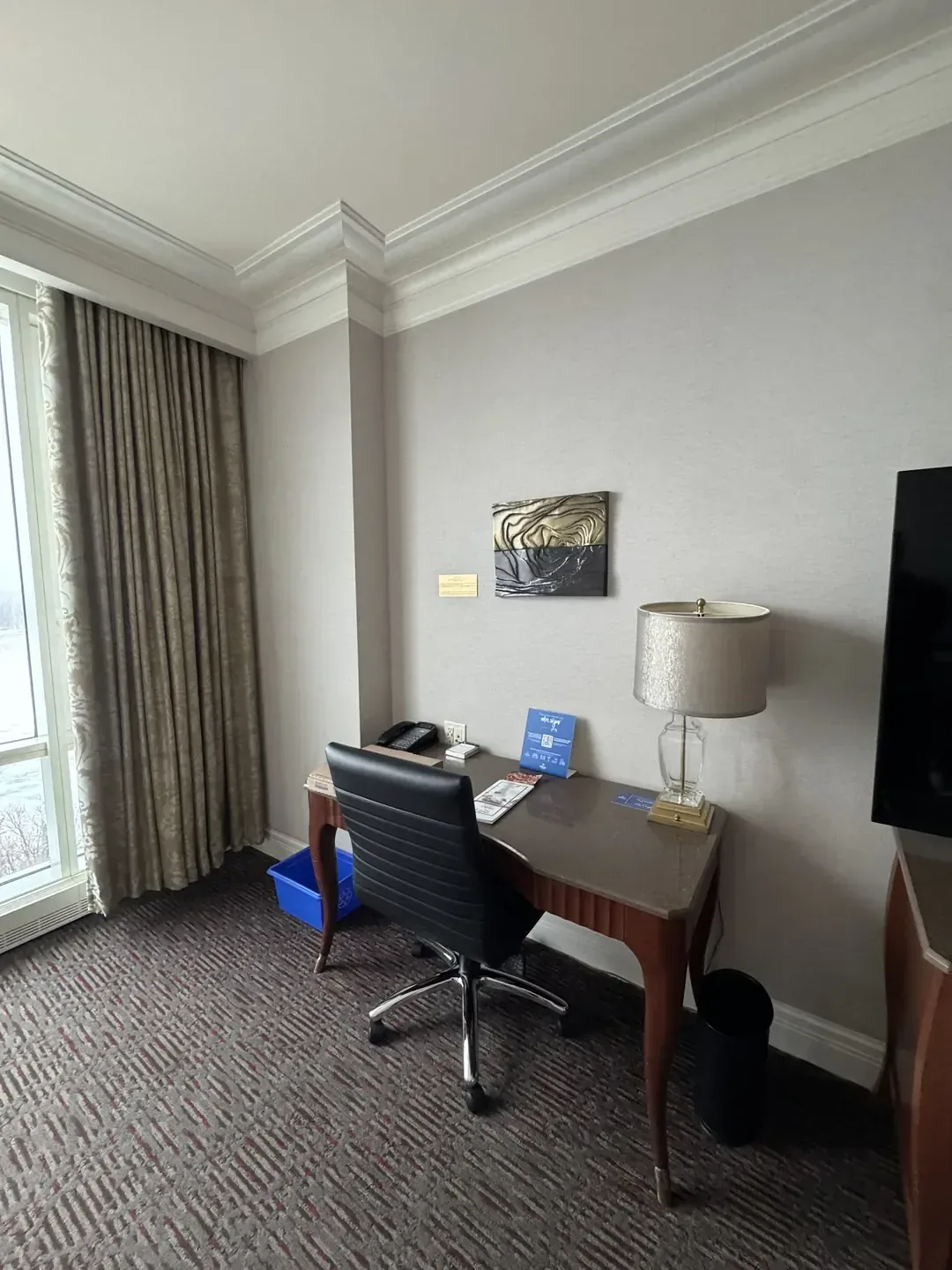 Hilton Lac-Leamy waterside grounds